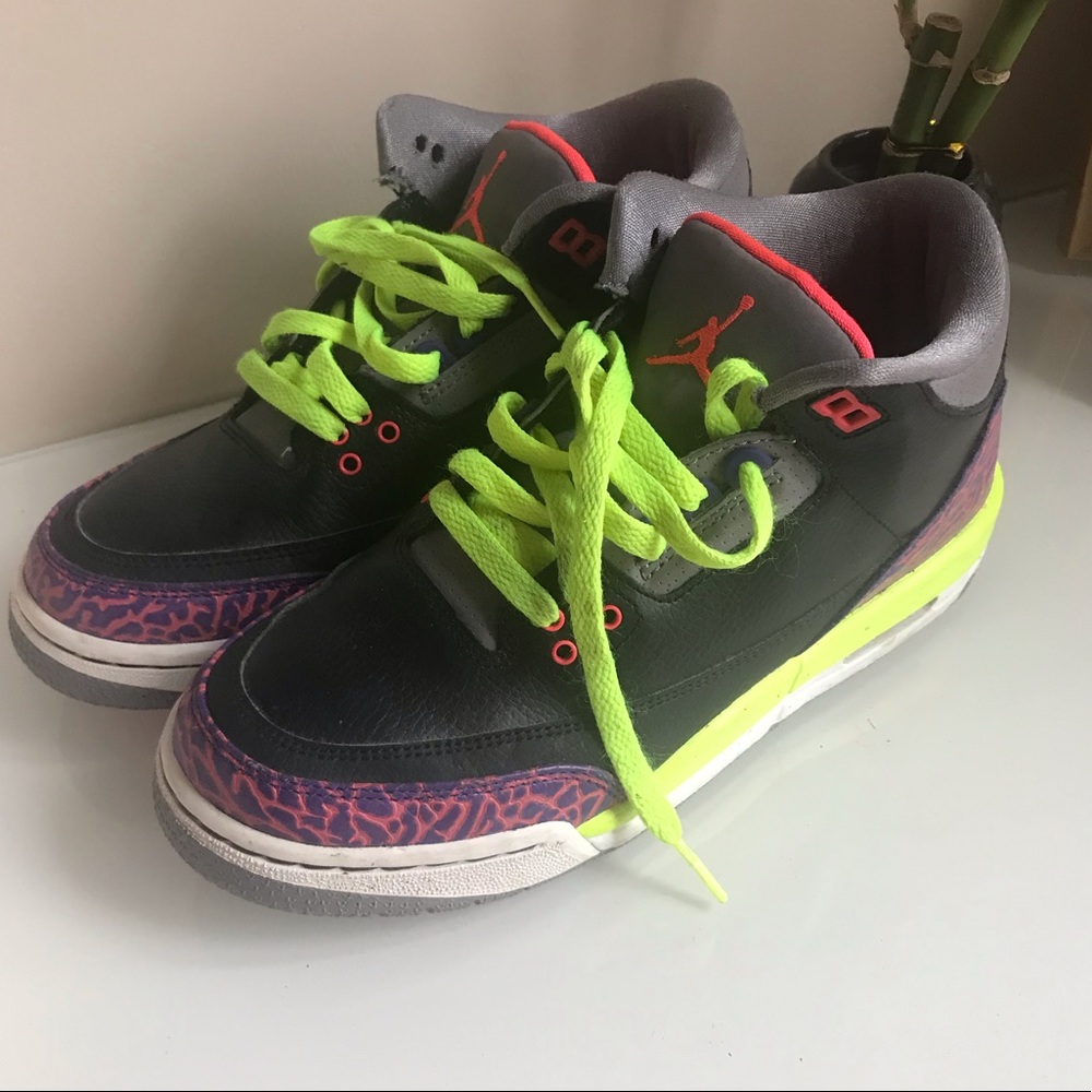 Jordan 3 Retro Black Atomic Red Volt